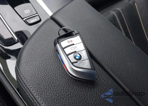 2023 BMW M550 I xDrive z USA, uszkodzony, nr VIN WBA13BK07PCM55728